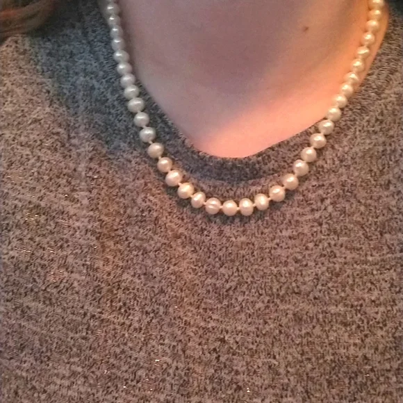 Faux Pearl necklace - Picture 1 of 2